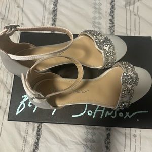 Betsy Johnson 6.5 Ivory Heels